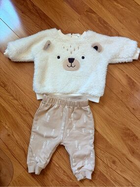 Baby Girl Box gender neutral Cozy Bear Sherpa sweater and jogger Set 3M